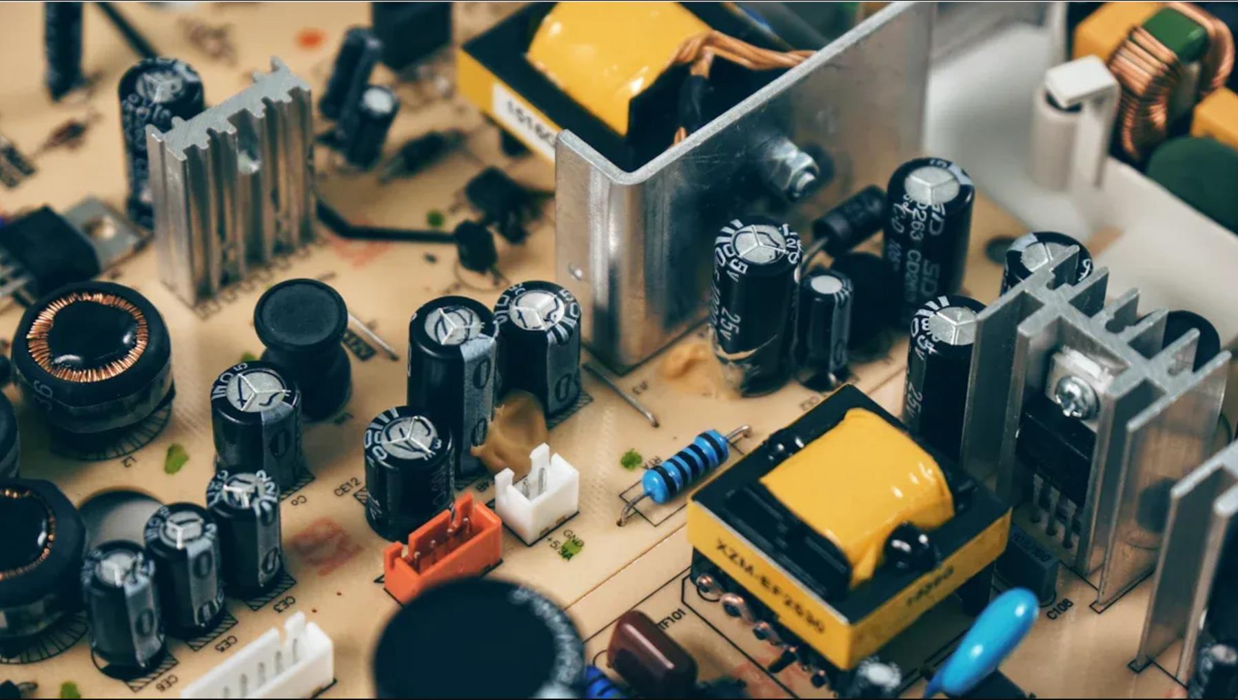 A Simple Guide to Electronics Components in 2025